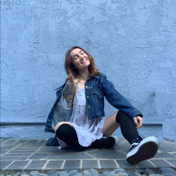 ABOUT ME 💛⚡️ - Picture 2 of 4